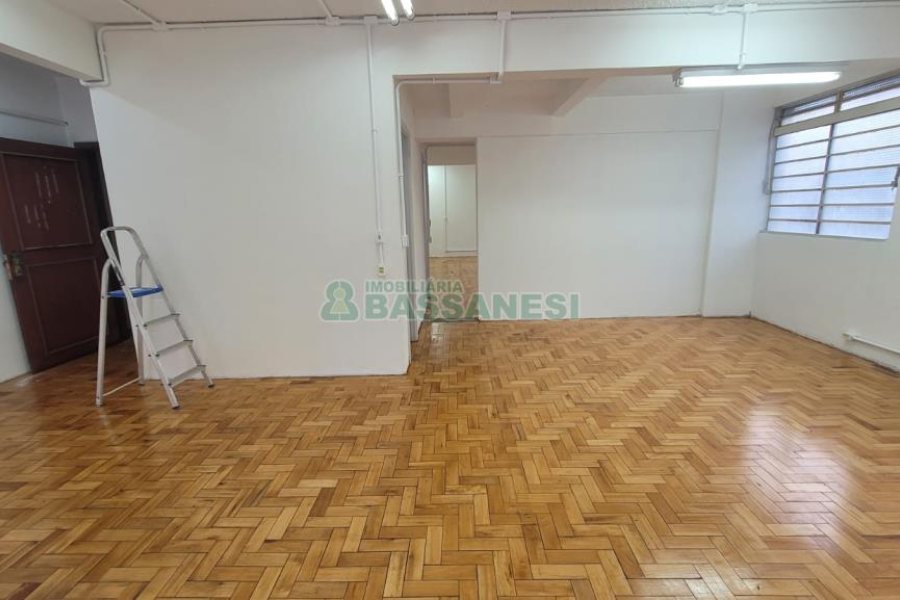 Sala com 74m², no bairro Centro em Caxias do Sul para Alugar