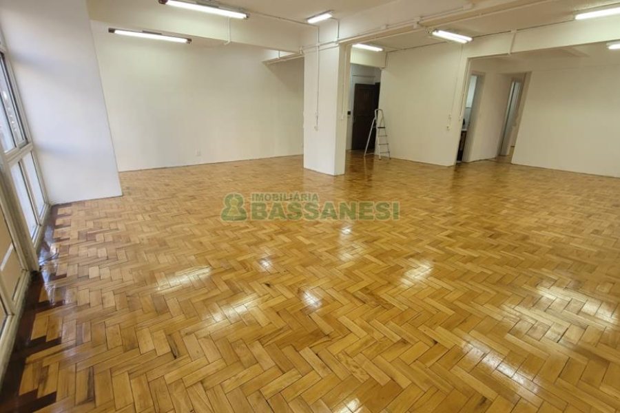 Sala com 74m², no bairro Centro em Caxias do Sul para Alugar