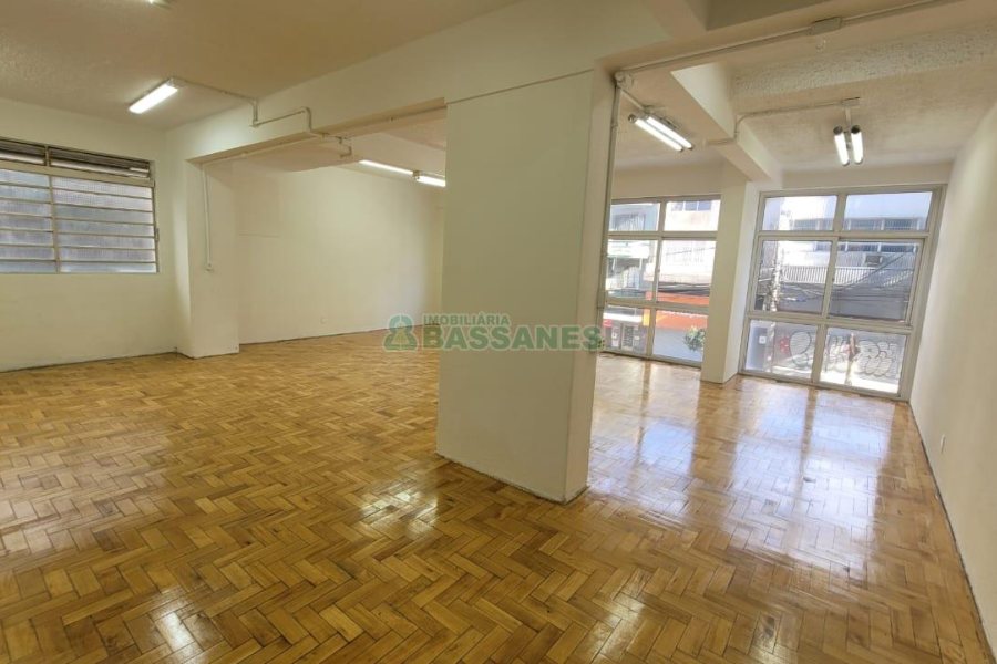 Sala com 74m², no bairro Centro em Caxias do Sul para Alugar