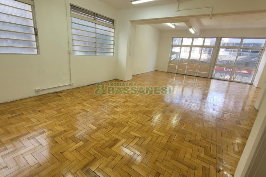 Sala com 74m², no bairro Centro em Caxias do Sul para Alugar