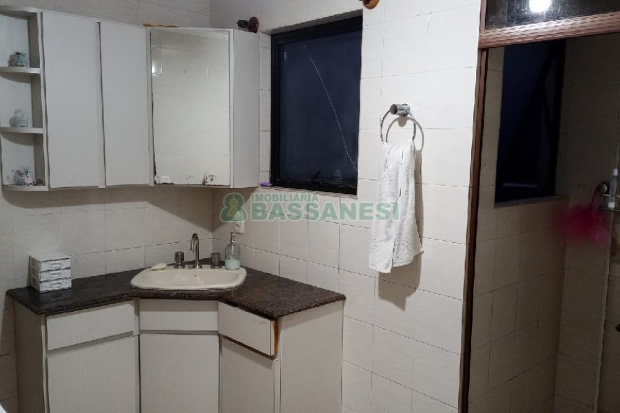 Apartamento com 131m², 3 dormitórios, 2 vagas, no bairro Rio Branco em Caxias do Sul para Comprar