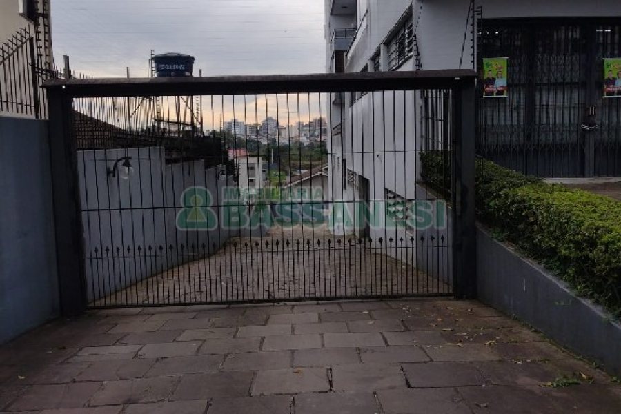 Apartamento com 131m², 3 dormitórios, 2 vagas, no bairro Rio Branco em Caxias do Sul para Comprar