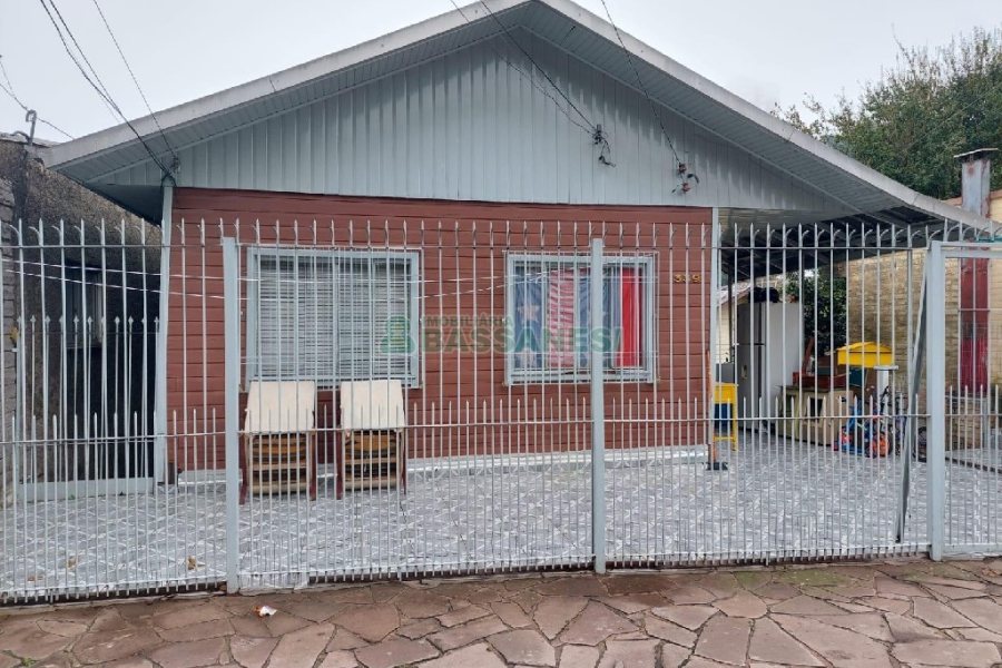 Casa com 50m², 2 dormitórios, no bairro São Leopoldo em Caxias do Sul para Comprar