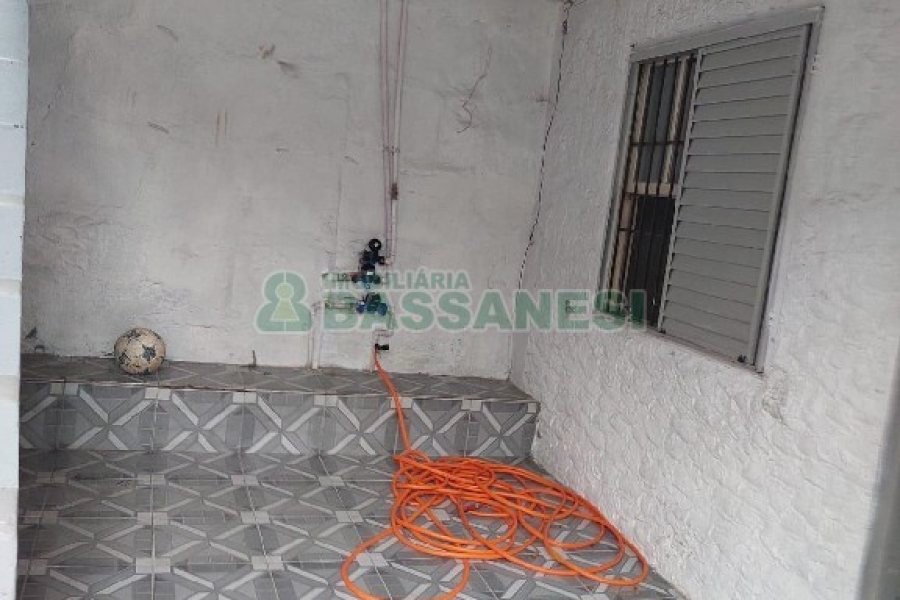Casa com 50m², 2 dormitórios, no bairro São Leopoldo em Caxias do Sul para Comprar
