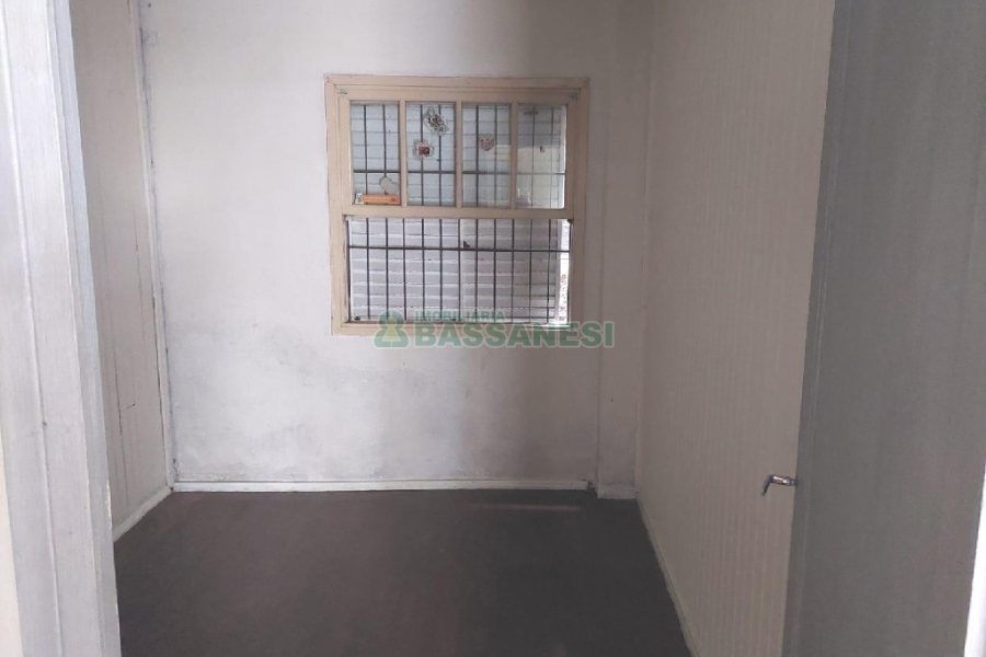 Casa com 50m², 2 dormitórios, no bairro São Leopoldo em Caxias do Sul para Comprar