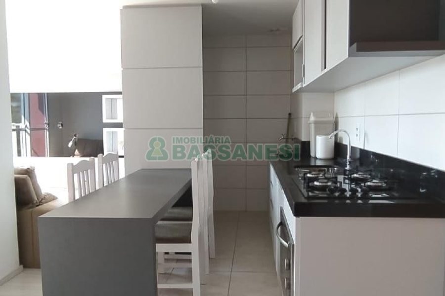 Apto Mobiliado com 58m², 2 dormitórios, 1 vaga, no bairro Petrópolis em Caxias do Sul para Comprar