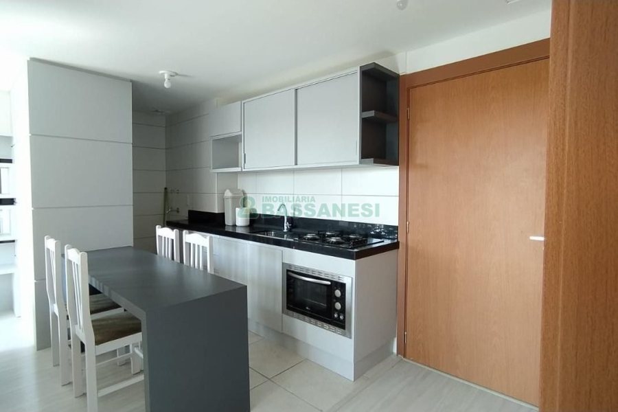 Apto Mobiliado com 58m², 2 dormitórios, 1 vaga, no bairro Petrópolis em Caxias do Sul para Comprar