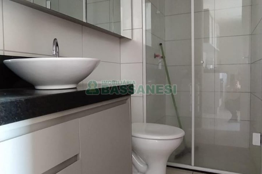 Apto Mobiliado com 58m², 2 dormitórios, 1 vaga, no bairro Petrópolis em Caxias do Sul para Comprar