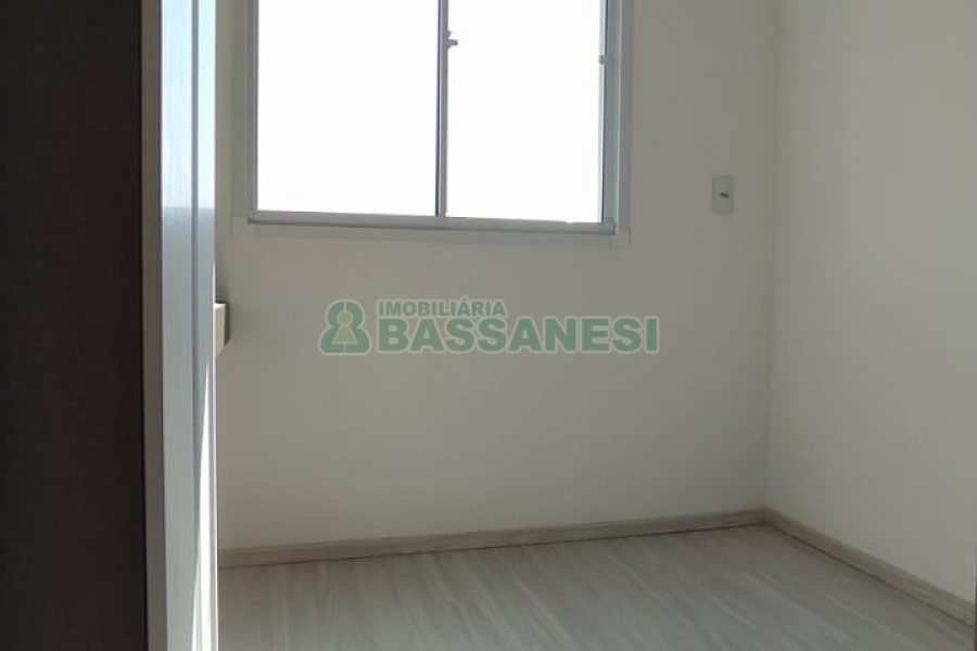 Apto Mobiliado com 58m², 2 dormitórios, 1 vaga, no bairro Petrópolis em Caxias do Sul para Comprar