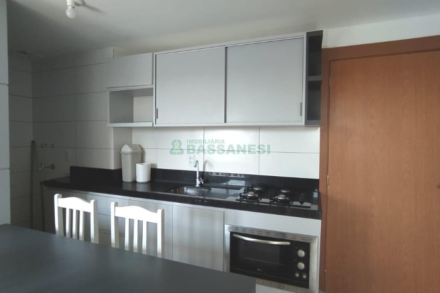 Apto Mobiliado com 58m², 2 dormitórios, 1 vaga, no bairro Petrópolis em Caxias do Sul para Comprar