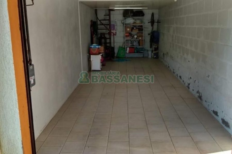 Sobrado com 111m², 2 dormitórios, 2 vagas, no bairro Nossa Senhora da Saúde em Caxias do Sul para Comprar