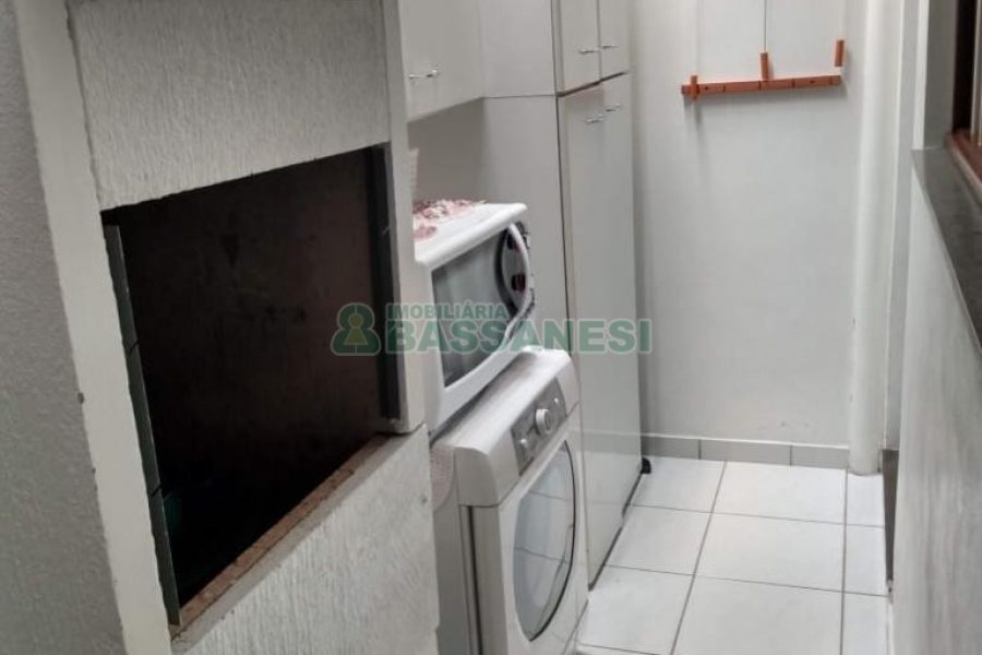 Sobrado com 111m², 2 dormitórios, 2 vagas, no bairro Nossa Senhora da Saúde em Caxias do Sul para Comprar