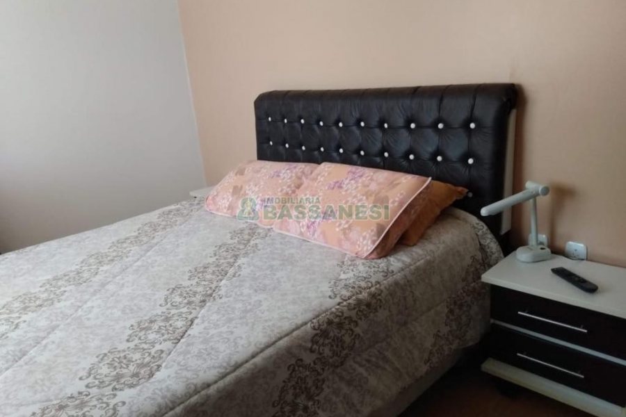 Sobrado com 111m², 2 dormitórios, 2 vagas, no bairro Nossa Senhora da Saúde em Caxias do Sul para Comprar