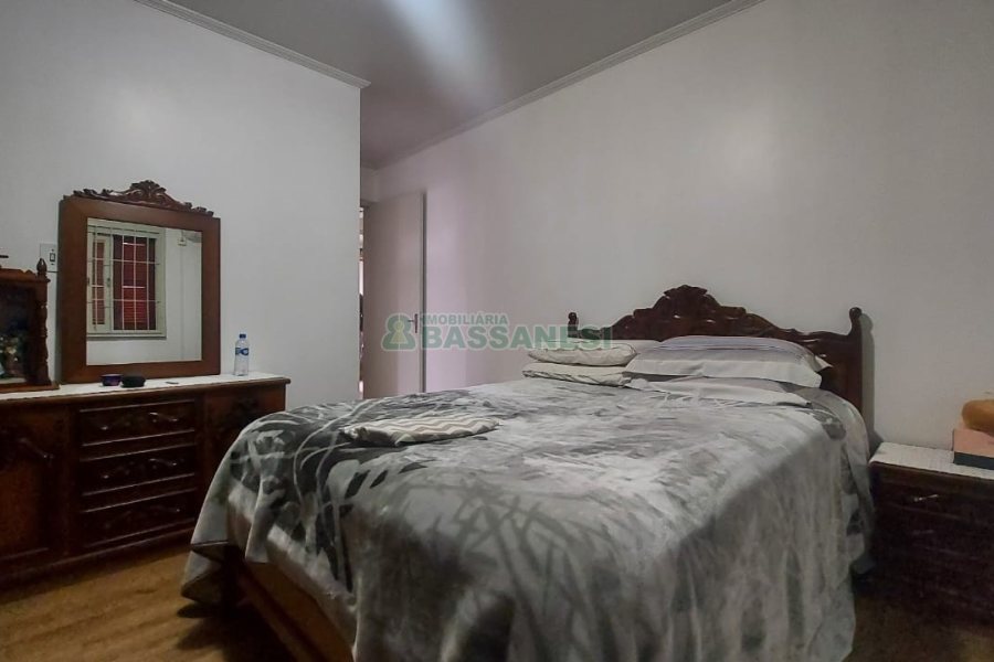 Apartamento com 81m², 3 dormitórios, 2 vagas, no bairro Desvio Rizzo em Caxias do Sul para Comprar