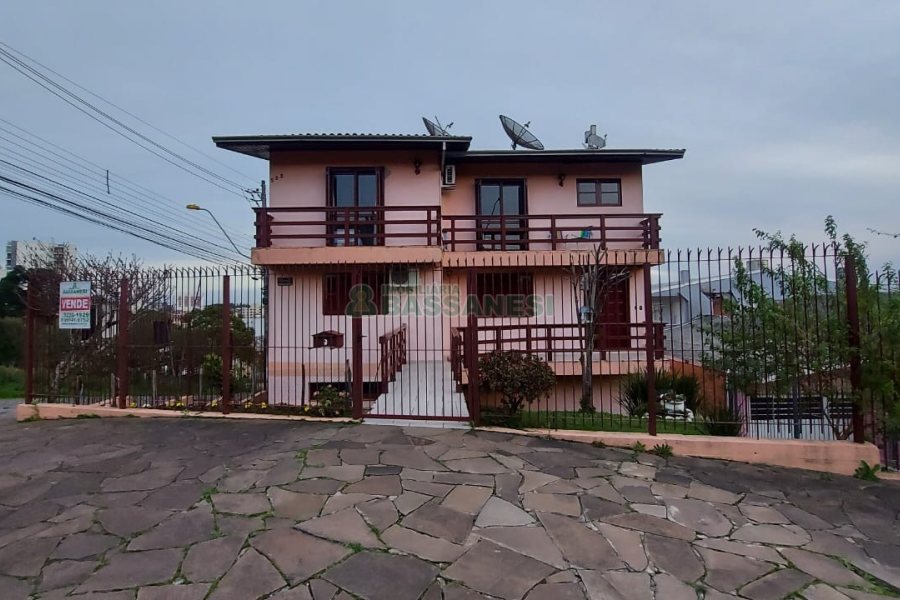 Apartamento com 81m², 3 dormitórios, 2 vagas, no bairro Desvio Rizzo em Caxias do Sul para Comprar