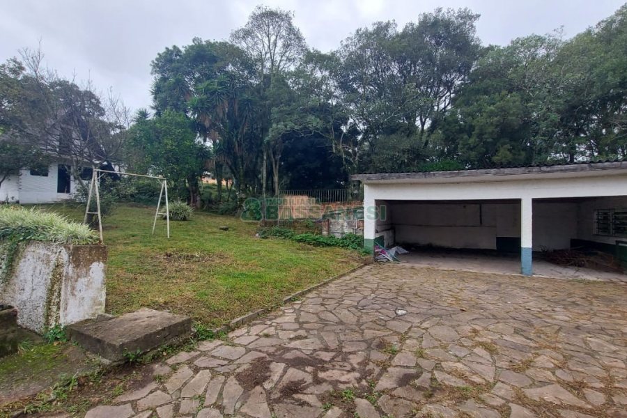 Casa Comercial com 366m², 6 dormitórios, 3 vagas, no bairro São Cristóvão em Caxias do Sul para Comprar