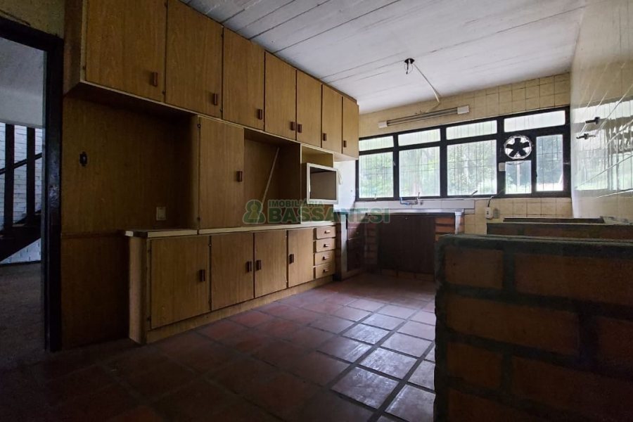 Casa Comercial com 366m², 6 dormitórios, 3 vagas, no bairro São Cristóvão em Caxias do Sul para Comprar