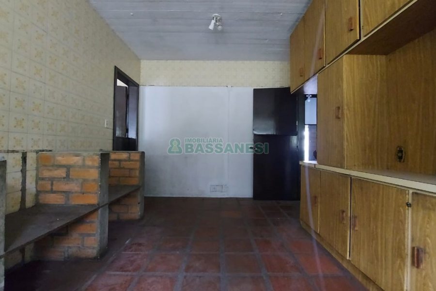 Casa Comercial com 366m², 6 dormitórios, 3 vagas, no bairro São Cristóvão em Caxias do Sul para Comprar