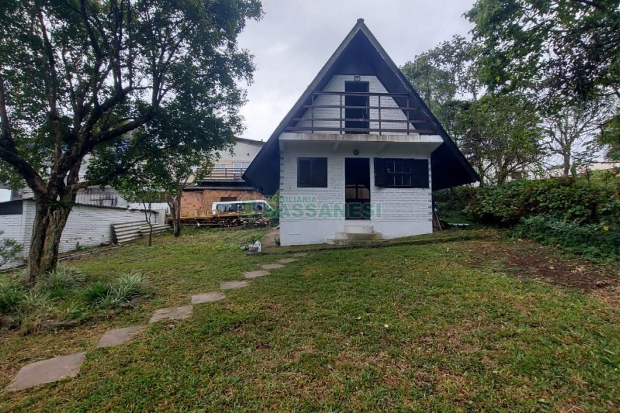 Casa Comercial com 366m², 6 dormitórios, 3 vagas, no bairro São Cristóvão em Caxias do Sul para Comprar