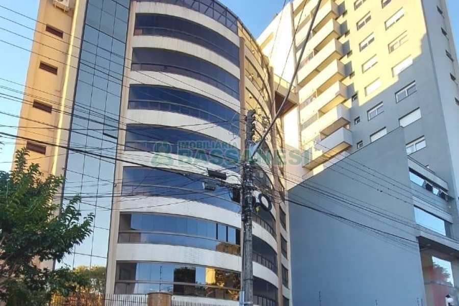Apto Mobiliado com 198m², 3 dormitórios, 3 vagas, no bairro Madureira em Caxias do Sul para Comprar