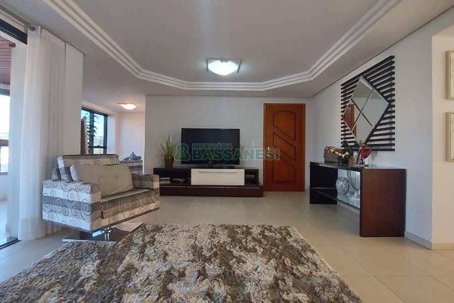 Apto Mobiliado com 198m², 3 dormitórios, 3 vagas, no bairro Madureira em Caxias do Sul para Comprar