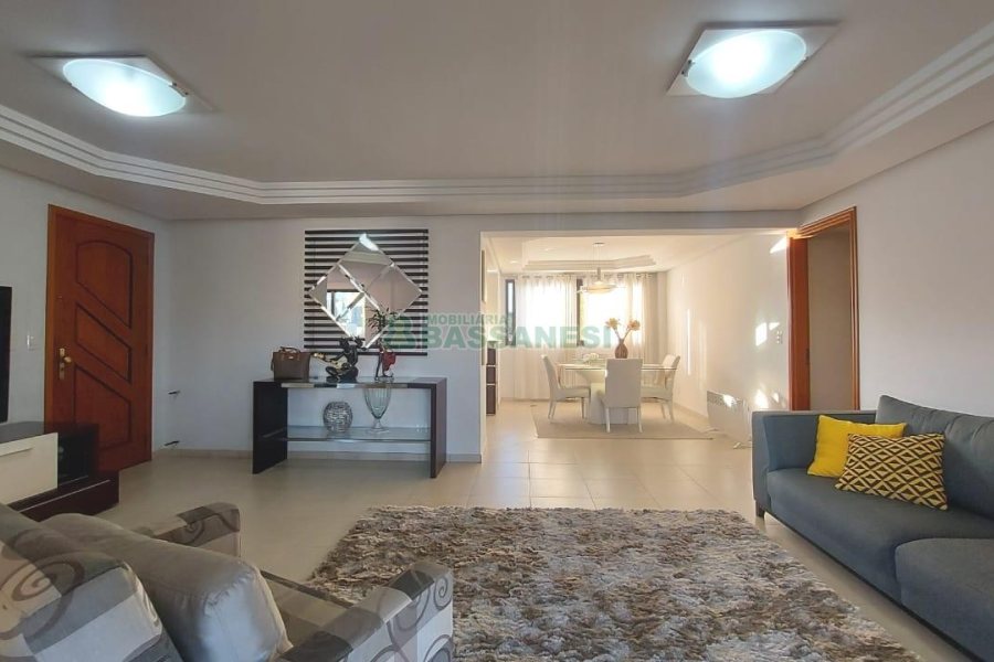Apto Mobiliado com 198m², 3 dormitórios, 3 vagas, no bairro Madureira em Caxias do Sul para Comprar