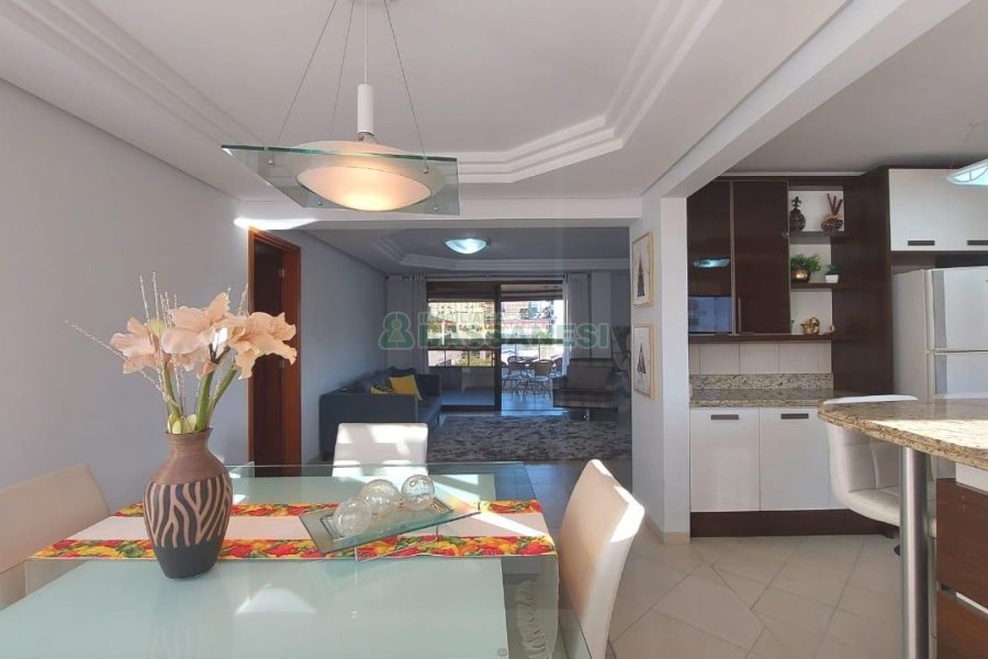 Apto Mobiliado com 198m², 3 dormitórios, 3 vagas, no bairro Madureira em Caxias do Sul para Comprar
