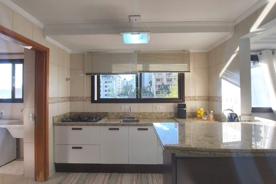 Apto Mobiliado com 198m², 3 dormitórios, 3 vagas, no bairro Madureira em Caxias do Sul para Comprar