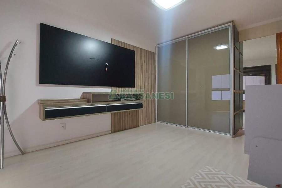 Apto Mobiliado com 198m², 3 dormitórios, 3 vagas, no bairro Madureira em Caxias do Sul para Comprar