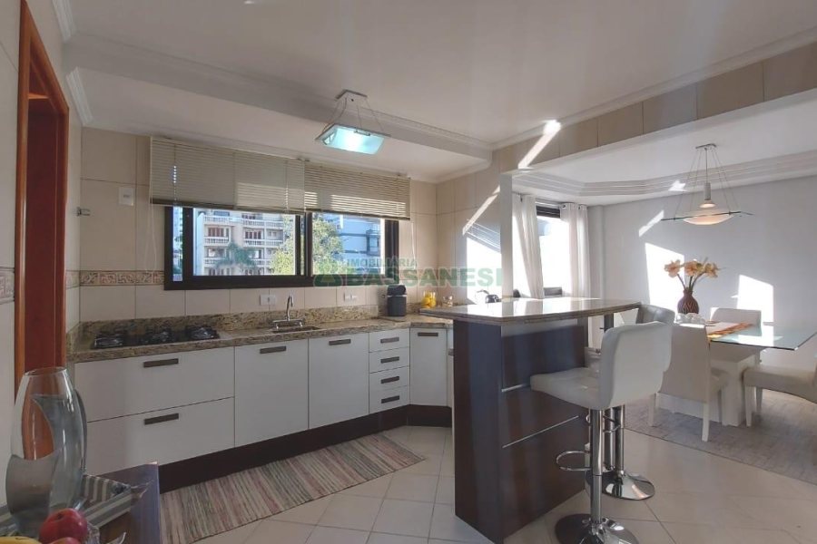 Apto Mobiliado com 198m², 3 dormitórios, 3 vagas, no bairro Madureira em Caxias do Sul para Comprar