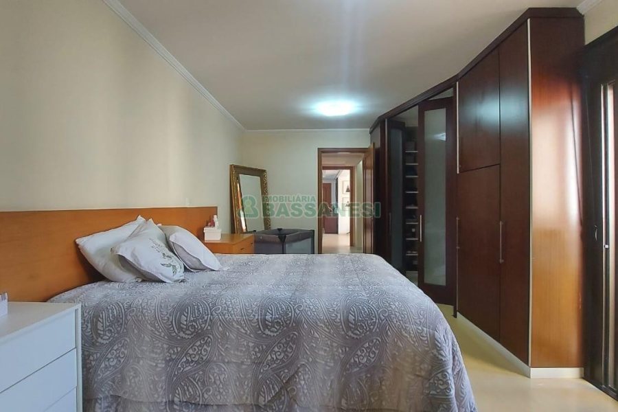 Apto Mobiliado com 198m², 3 dormitórios, 3 vagas, no bairro Madureira em Caxias do Sul para Comprar