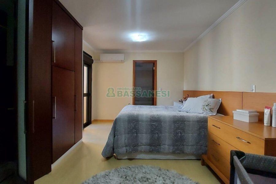 Apto Mobiliado com 198m², 3 dormitórios, 3 vagas, no bairro Madureira em Caxias do Sul para Comprar