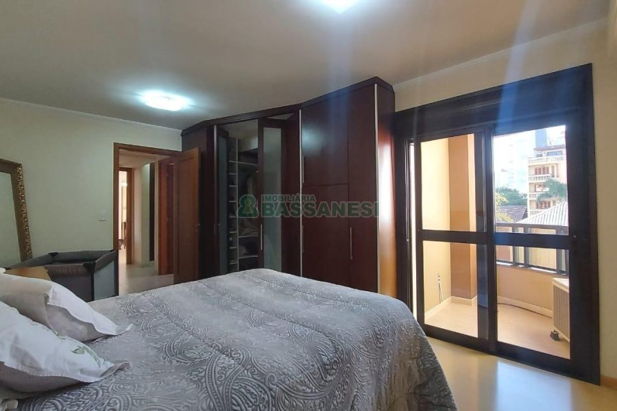 Apto Mobiliado com 198m², 3 dormitórios, 3 vagas, no bairro Madureira em Caxias do Sul para Comprar