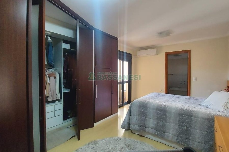 Apto Mobiliado com 198m², 3 dormitórios, 3 vagas, no bairro Madureira em Caxias do Sul para Comprar