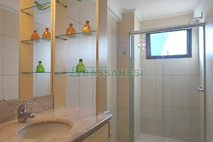 Apto Mobiliado com 198m², 3 dormitórios, 3 vagas, no bairro Madureira em Caxias do Sul para Comprar