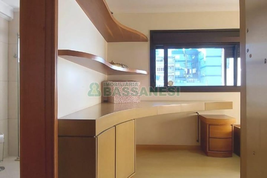 Apto Mobiliado com 198m², 3 dormitórios, 3 vagas, no bairro Madureira em Caxias do Sul para Comprar