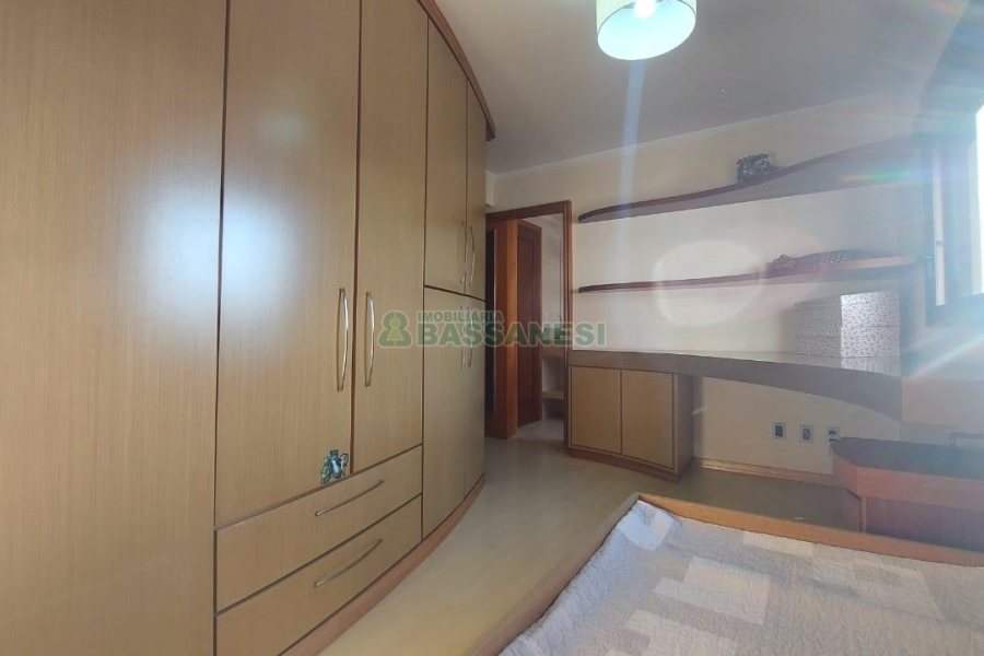 Apto Mobiliado com 198m², 3 dormitórios, 3 vagas, no bairro Madureira em Caxias do Sul para Comprar