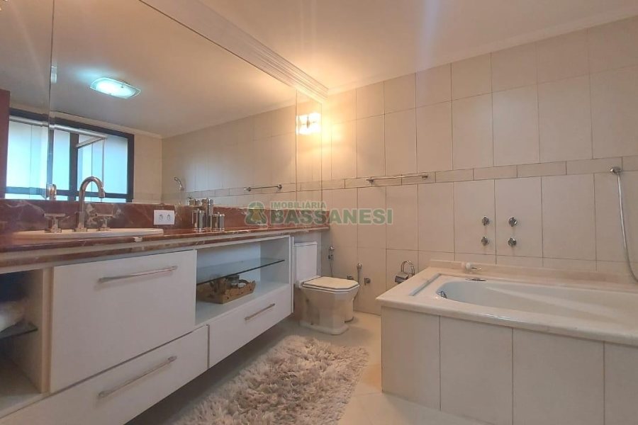 Apto Mobiliado com 198m², 3 dormitórios, 3 vagas, no bairro Madureira em Caxias do Sul para Comprar