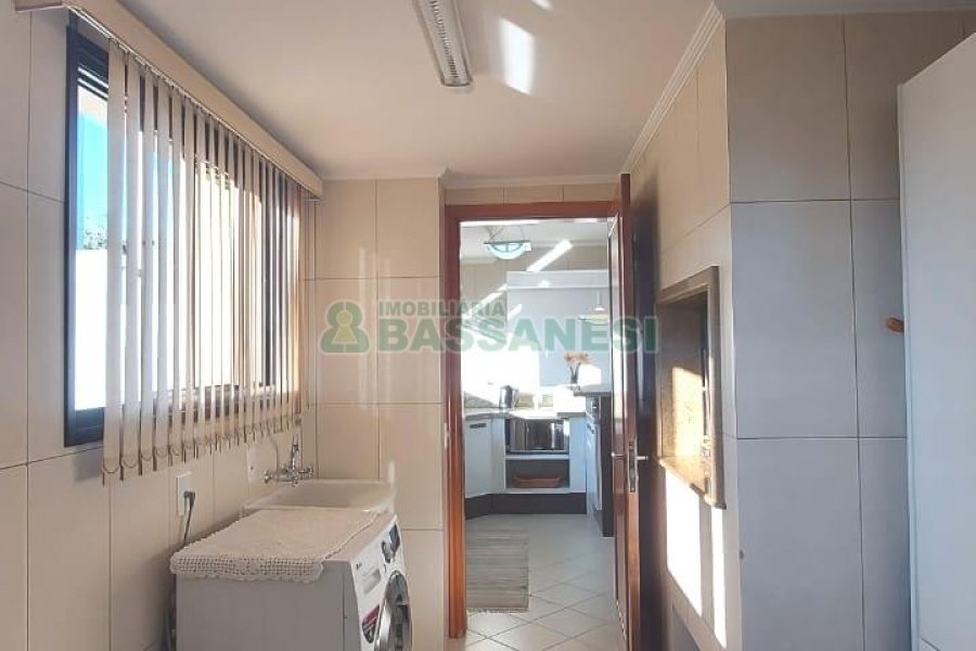 Apto Mobiliado com 198m², 3 dormitórios, 3 vagas, no bairro Madureira em Caxias do Sul para Comprar