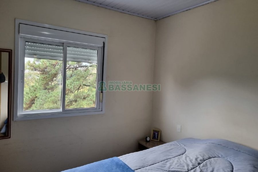 Sobrado com 49m², 2 dormitórios, 2 vagas, no bairro Marechal Floriano em Caxias do Sul para Comprar