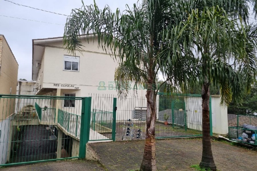 Sobrado com 49m², 2 dormitórios, 2 vagas, no bairro Marechal Floriano em Caxias do Sul para Comprar
