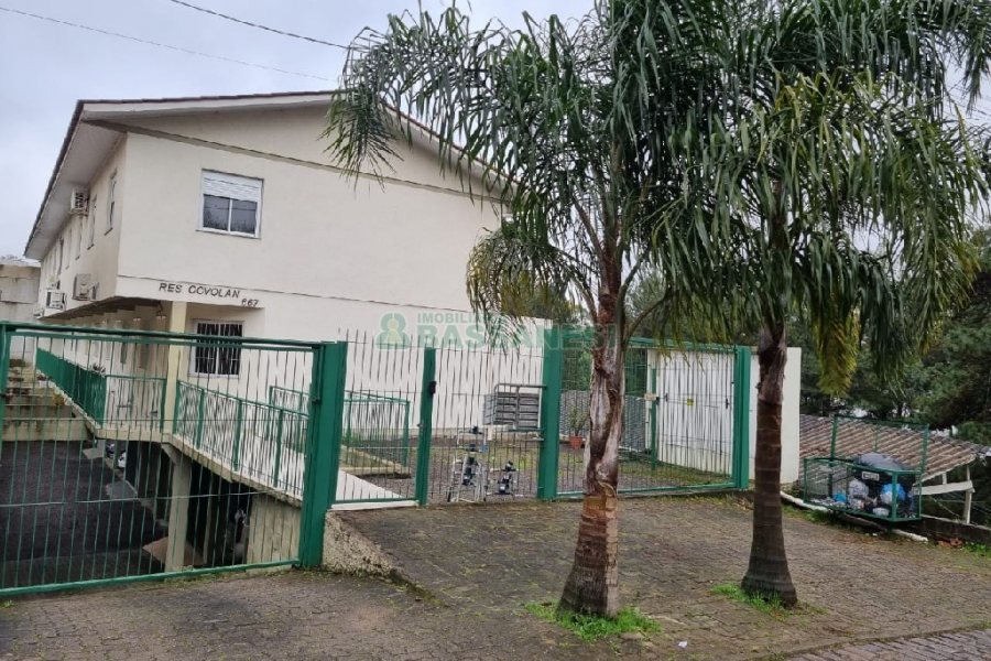 Sobrado com 49m², 2 dormitórios, 2 vagas, no bairro Marechal Floriano em Caxias do Sul para Comprar