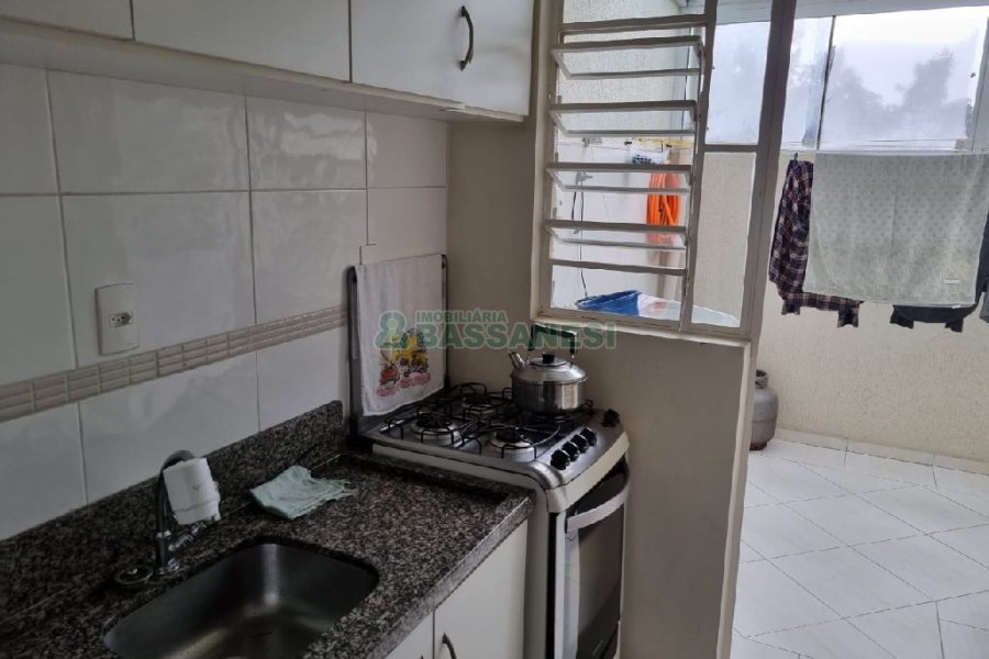 Sobrado com 49m², 2 dormitórios, 2 vagas, no bairro Marechal Floriano em Caxias do Sul para Comprar