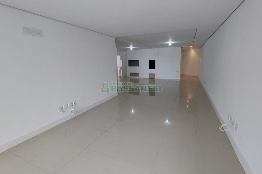 Apartamento com 189m², 3 dormitórios, 3 vagas, no bairro Centro em Caxias do Sul para Comprar