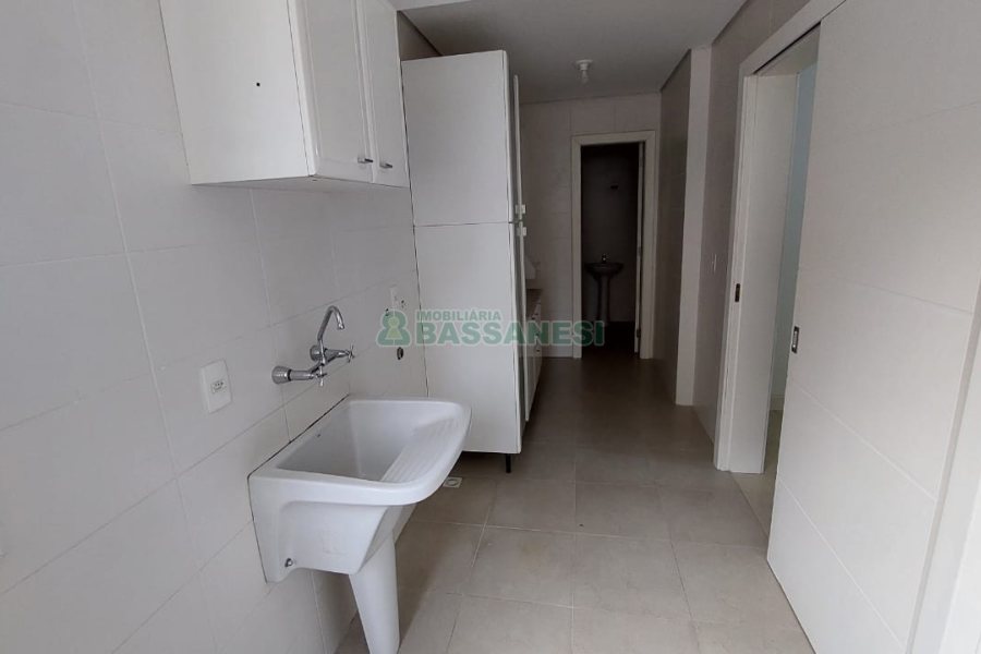 Apartamento com 189m², 3 dormitórios, 3 vagas, no bairro Centro em Caxias do Sul para Comprar