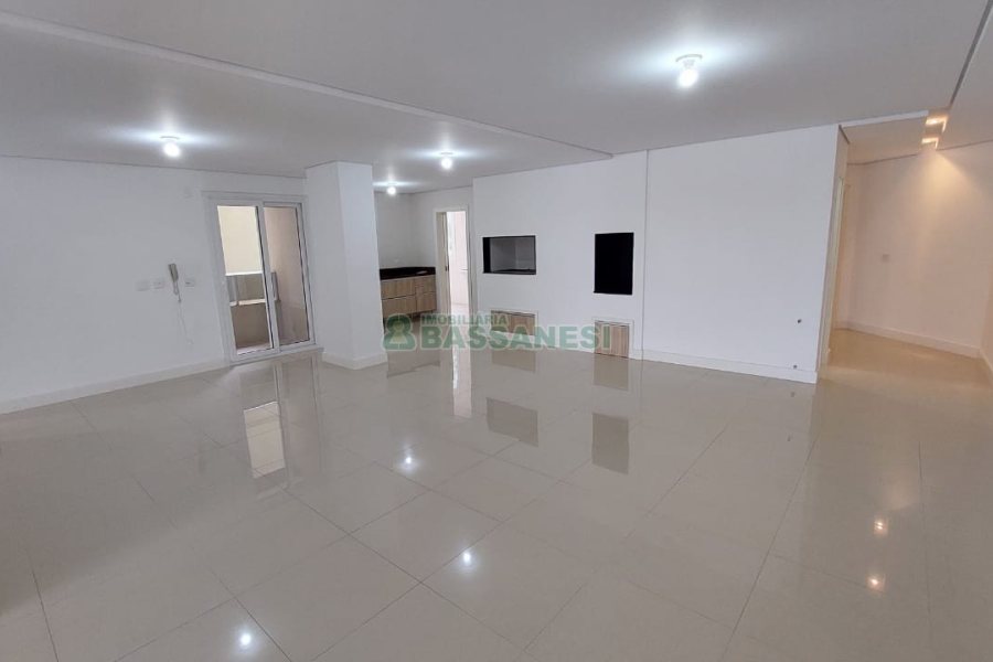 Apartamento com 189m², 3 dormitórios, 3 vagas, no bairro Centro em Caxias do Sul para Comprar