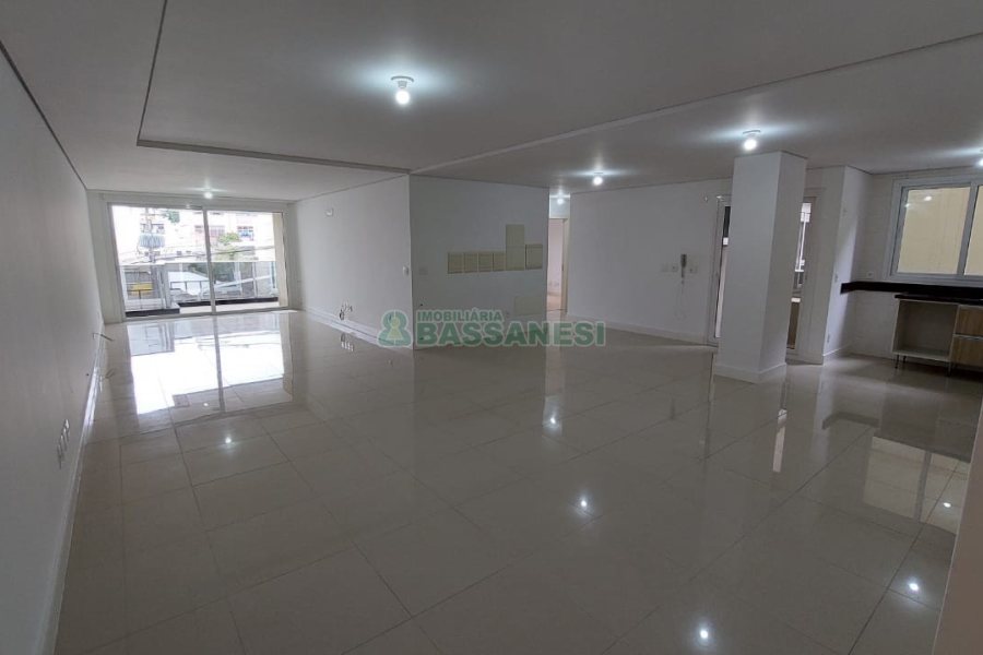 Apartamento com 189m², 3 dormitórios, 3 vagas, no bairro Centro em Caxias do Sul para Comprar