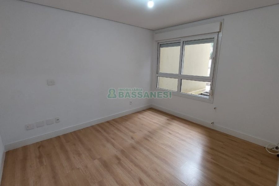 Apartamento com 189m², 3 dormitórios, 3 vagas, no bairro Centro em Caxias do Sul para Comprar