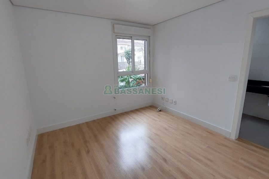 Apartamento com 189m², 3 dormitórios, 3 vagas, no bairro Centro em Caxias do Sul para Comprar