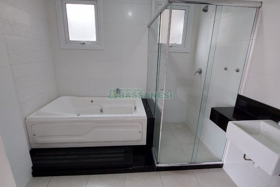 Apartamento com 189m², 3 dormitórios, 3 vagas, no bairro Centro em Caxias do Sul para Comprar